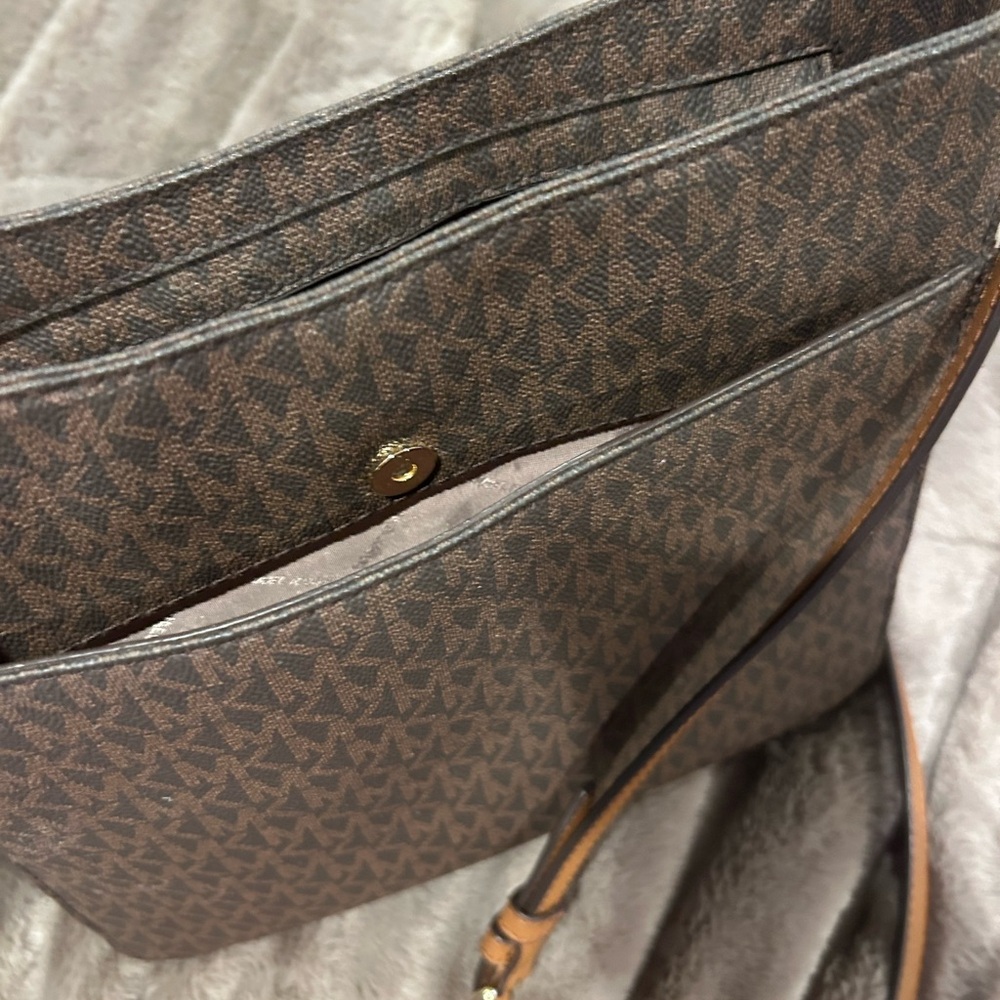 Michael cross body bag